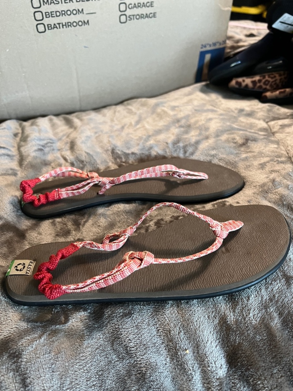Sanuk Red and Brown Elastic Strap Flip Flop Sandals